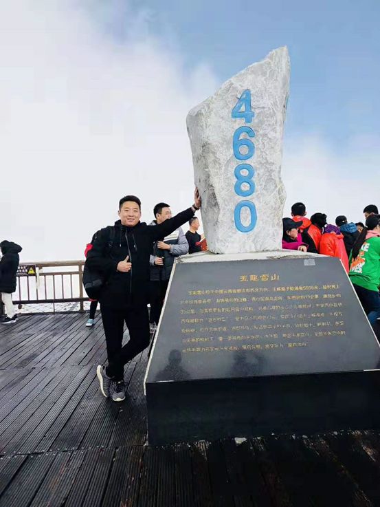 这个音乐系毕业的90后钢银业务员有点不一般！