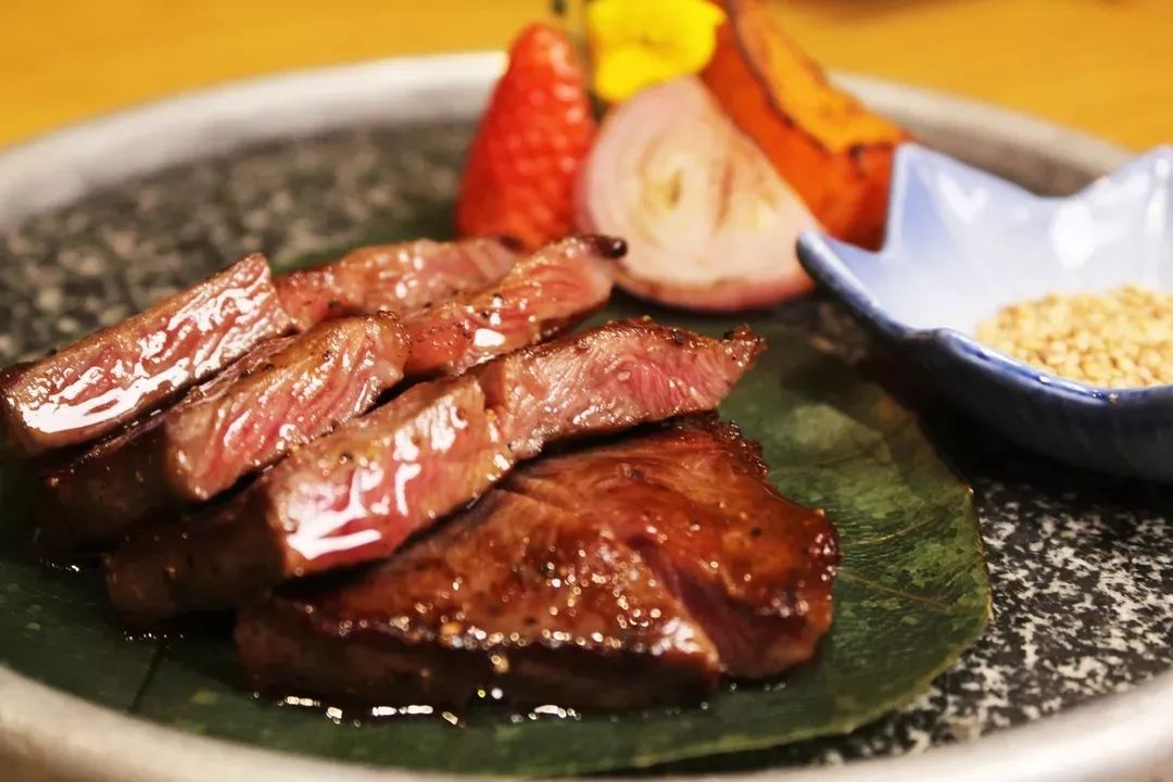 既然年终聚餐躲不掉，那就盘它啊！