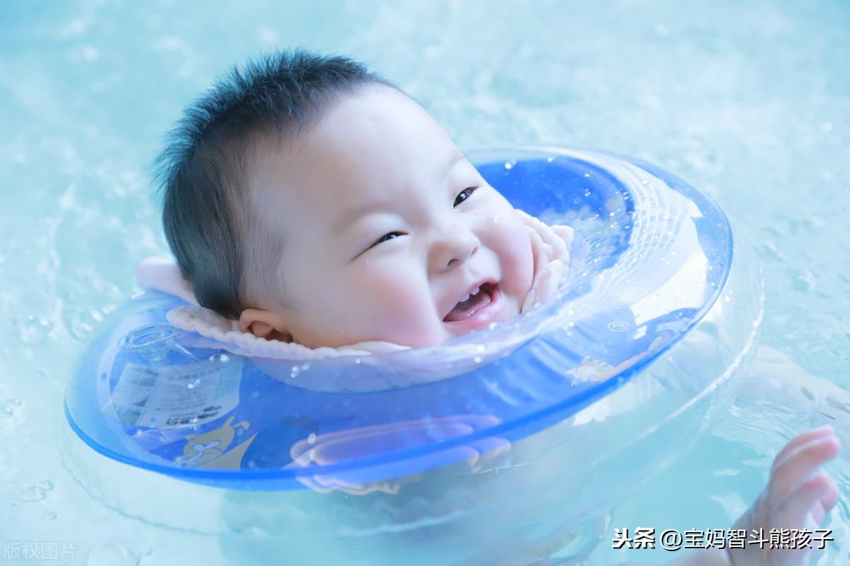 奶奶给宝宝晒黄疸的视频,在家给孩子黄疸照蓝光