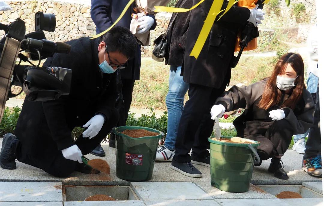 同泰第四届集体树葬圆满举行，21位树葬人士回归自然