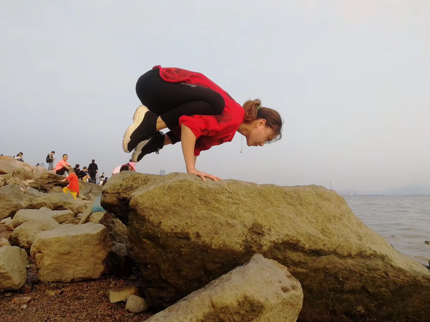 【围观】天降一只‘曹’阳‘丹’凤，演绎瑜伽绝伦韵律