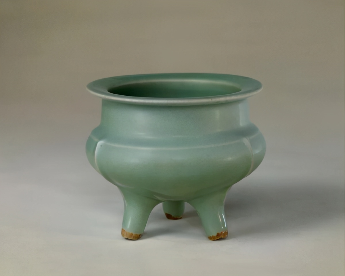 外国人的脑洞有多大？错把便盆当古董瓷器喝酒，像极了当年的酒具