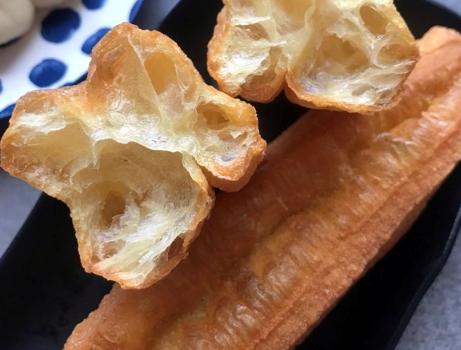 炸油条不用小苏打的家常做法,家庭最简单炸油条不用酵母粉