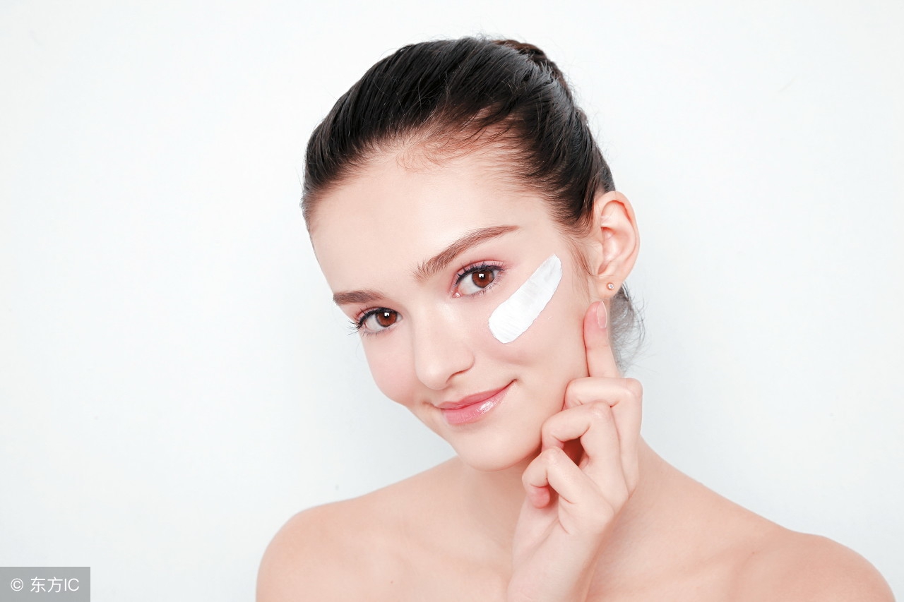 拒绝皮肤干燥起皮，三招教你选对精油，还你水润肌肤