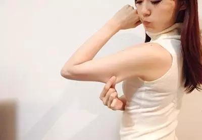 奶茶喝多了有蝴蝶袖怎么办7个动作教你告别拜拜肉