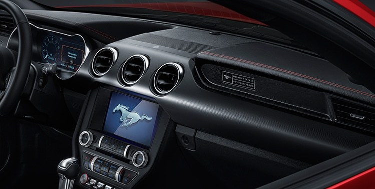 2022款科迈罗和mustang哪个好,野马mustang和科迈罗哪个更适合