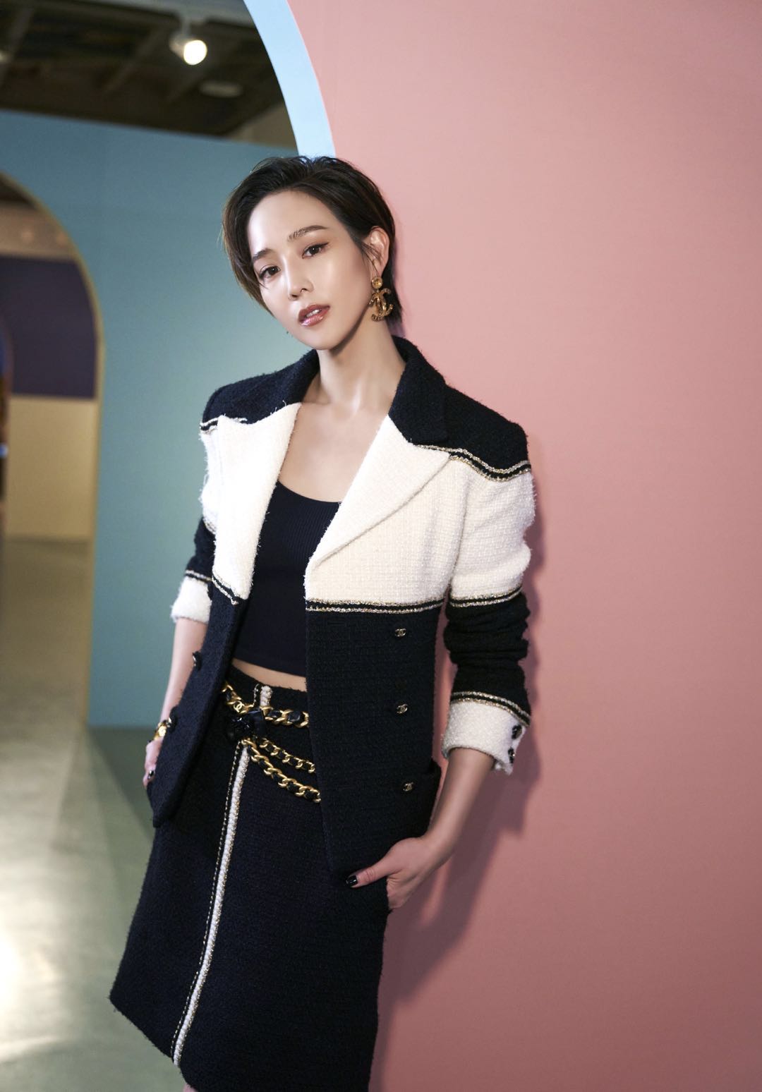 张钧甯时尚搭配清新优雅仙气十足,张钧甯黑白系穿搭经典时尚