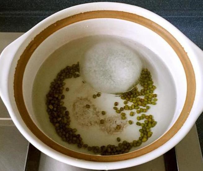 绿豆凉粉怎么做才能不发硬,快速煮绿豆软烂小妙招