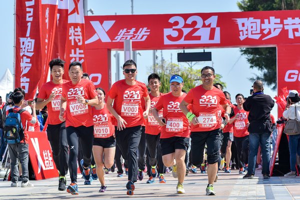 国潮特步和特步的区别,特步国潮男士鞋子