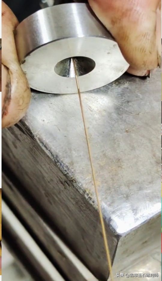 玉手镯断裂了值得修复吗,玉手镯裂了怎么修复