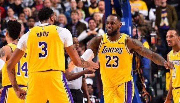 老詹累到坐在场边,老詹打46分