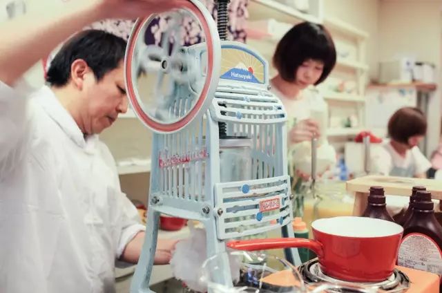日式刨冰和雪花冰区别,日本的刨冰是什么样子的