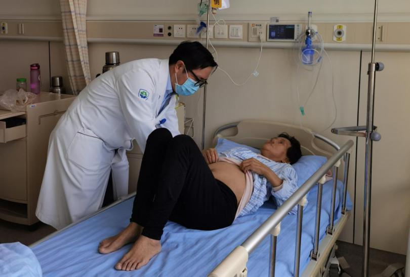 肚子突然变大像要撑破了肚皮,肚子大的像怀孕一样有胀气