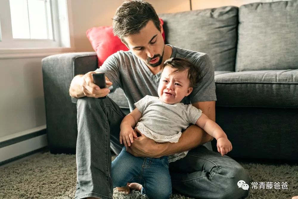 父母如何与内向的孩子进行沟通,性格内向的男孩子家长怎么引导