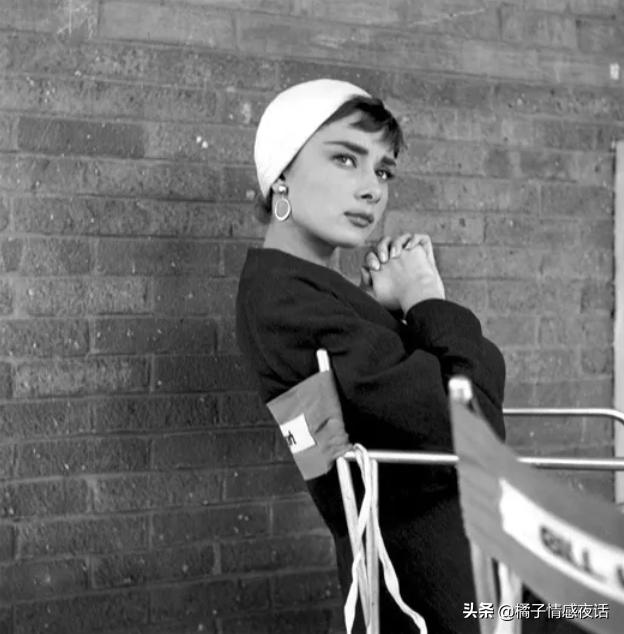 纪梵希有多爱赫本：他明明见过银河，却唯独，偏爱这一颗星星