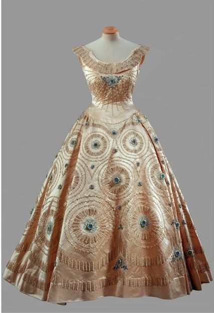 女王轻奢高定礼服,英国女王伊丽莎白连衣裙