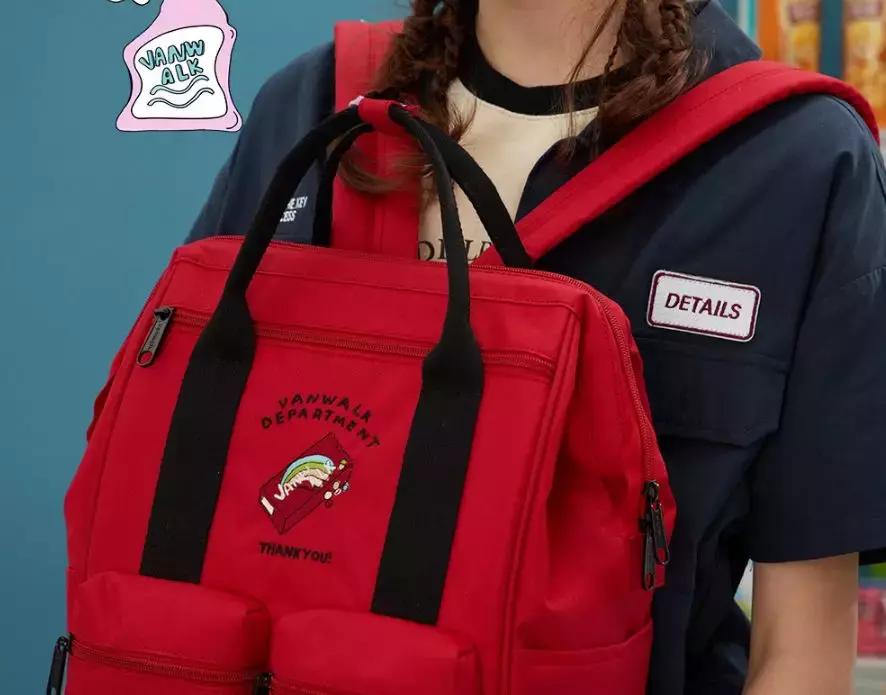 这个通勤双肩包，百搭不撞款