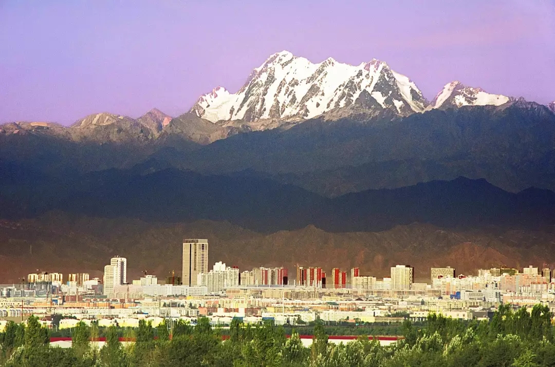 徒步穿越新疆博格达峰,新疆最凶险穿越戈壁路线