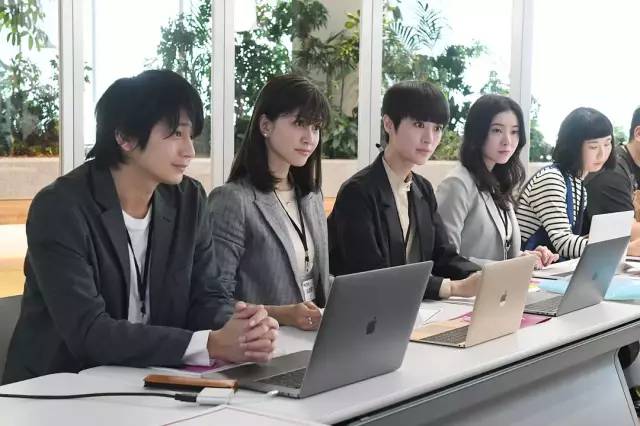 体面的工作和工资高的工作选哪个,到底选体面工作还是工资高的