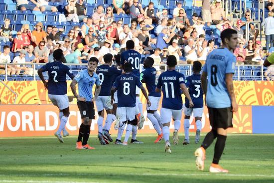 世青赛冠军0-3爆冷出局,世青赛0-4落后追平