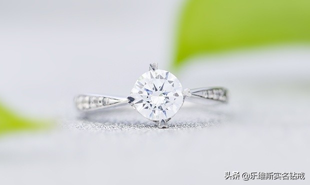 买钻戒买什么钻戒最好,1克拉钻戒和2克拉钻戒区别在哪