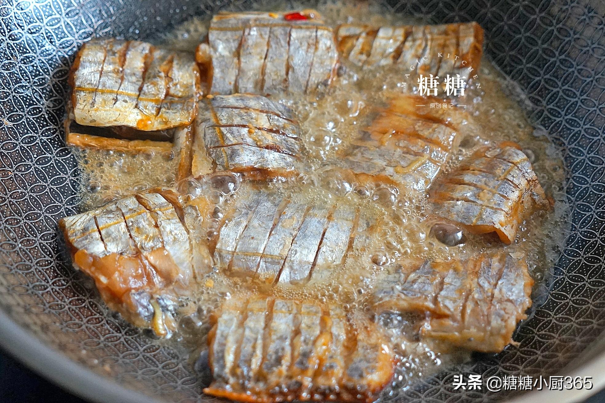 煎带鱼为什么会破皮,炸带鱼为什么会粘锅怎么补救