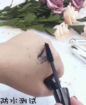 妻子种睫毛后变成面瘫，丈夫想离婚，妻子还沾沾自喜