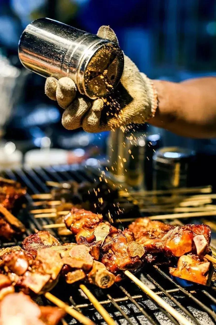 浙江宝藏城市,浙江绍兴夜市美食一条街