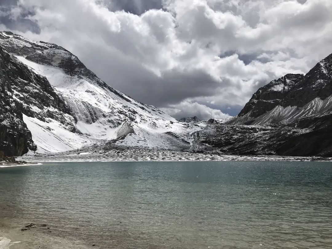 稻城亚丁这里有你想要的诗和远方,在稻城亚丁视频