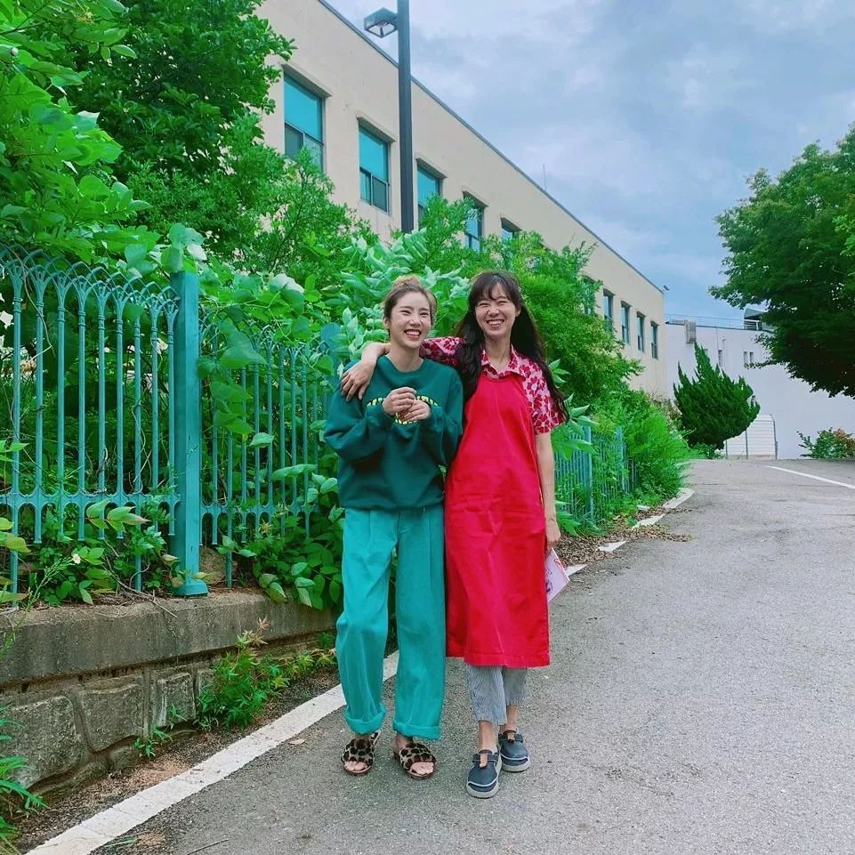 韩剧女主连衣裙穿搭,韩剧中冬天碎花半身裙