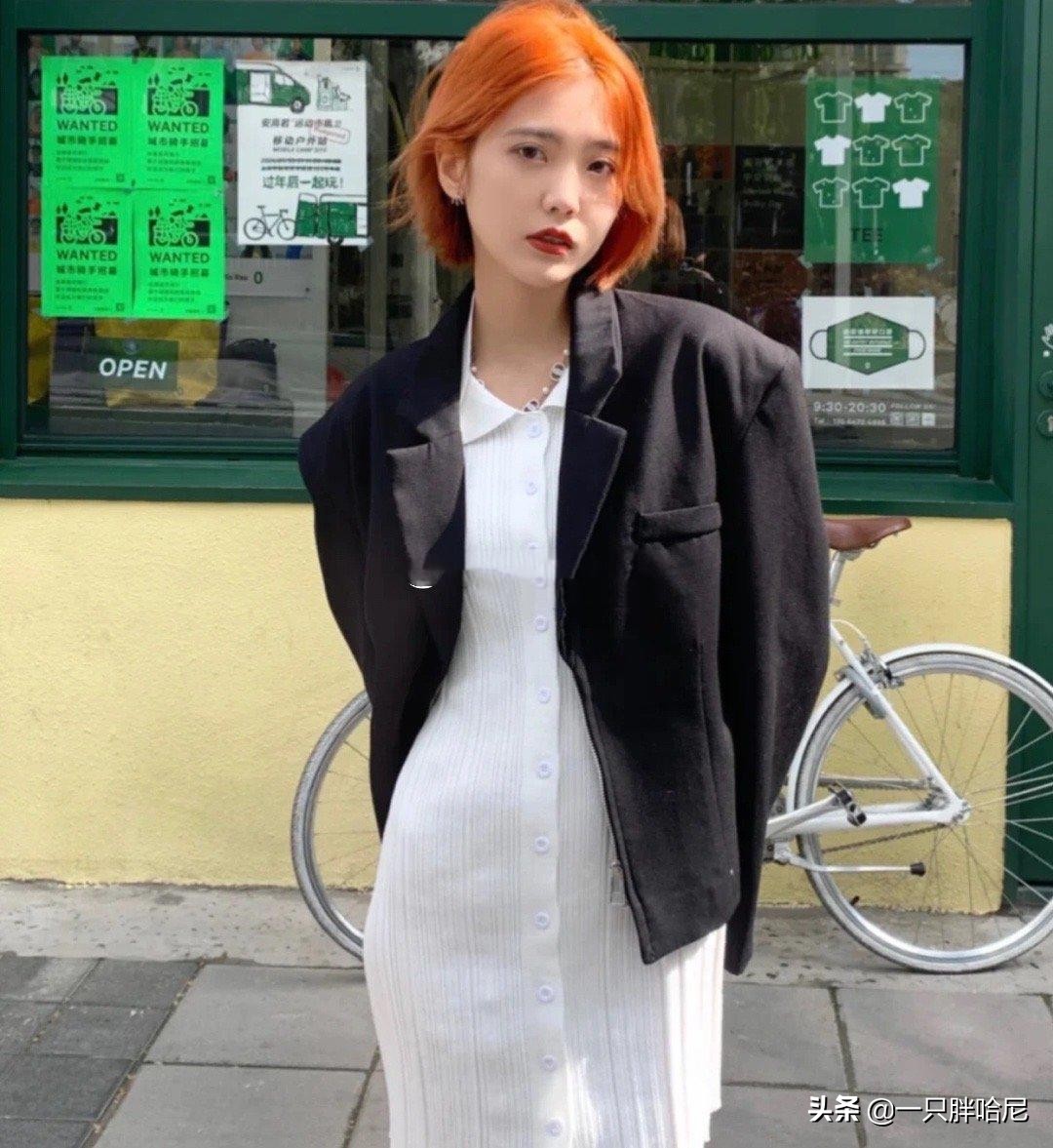 脸黄染什么头发好看又显得年轻,黄头发颜色减龄显白