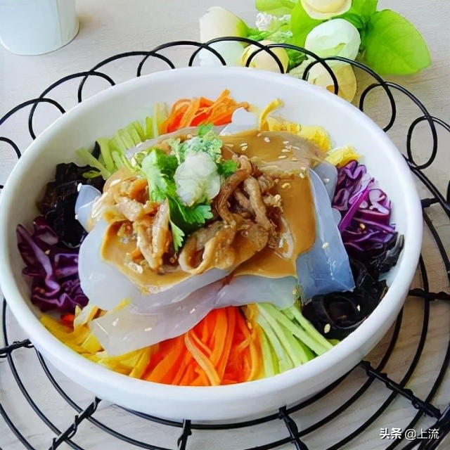 东北菜只有在东北才分量大,东北菜才是分子料理的祖宗