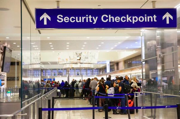 只因带蜂蜜入境，美国大叔无辜坐牢3个月！带这些东西要小心