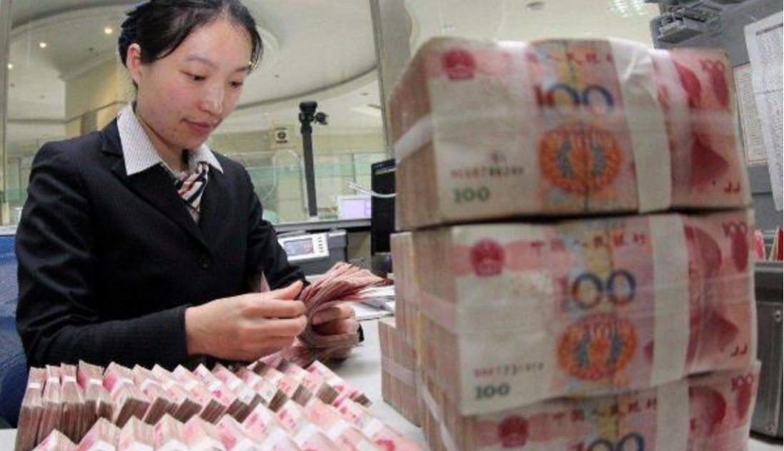 从银行柜台取到假钱怎么处理,到银行存钱银行说是假钱怎样处理