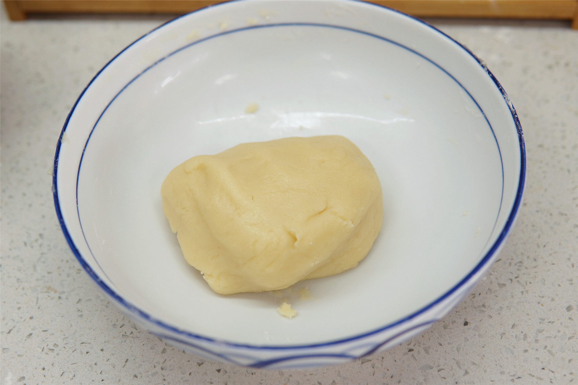 怎样做酥皮月饼既酥又软,中秋节自己做酥皮月饼简单方法