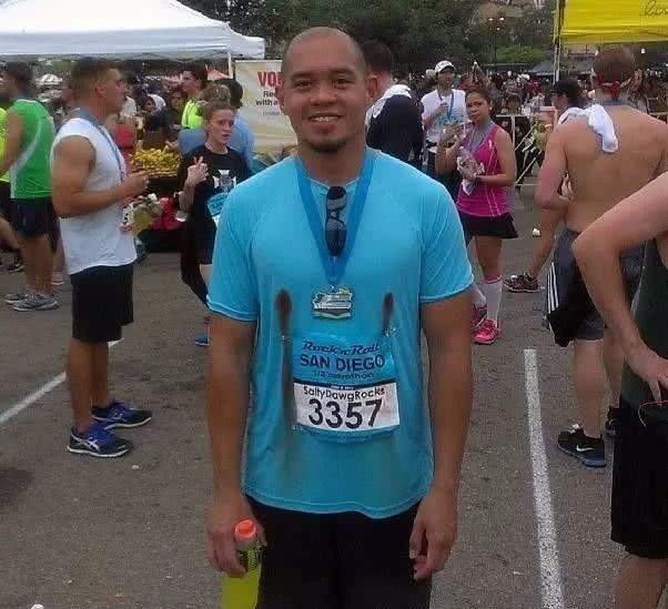 跑马拉松为什么一定要戴胸乳贴,跑马拉松时为什么要贴乳贴