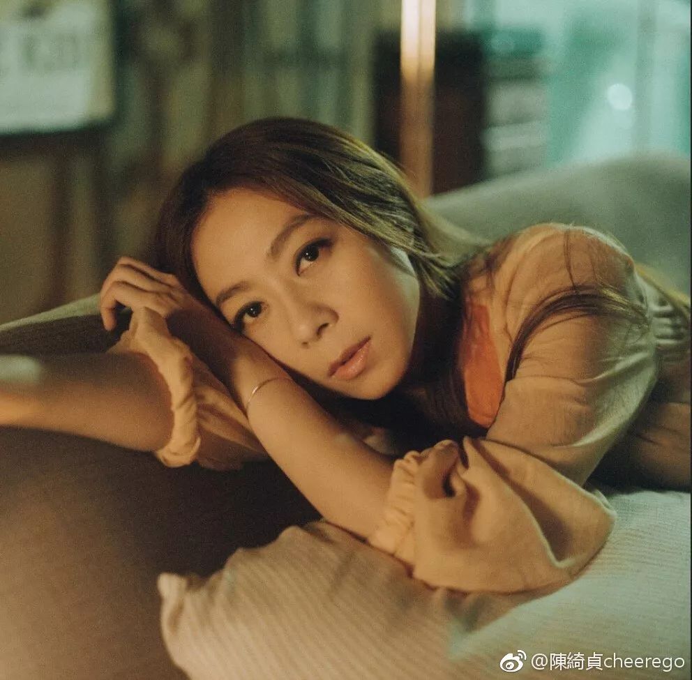 陈绮贞结束18年恋情完整版,44岁陈绮贞回归单身