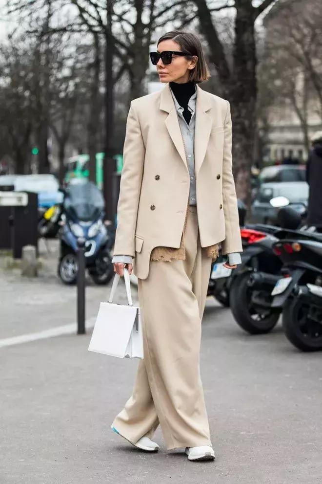 穿上西装我就必须彬彬有礼,像大人一样穿上一身帅气西装