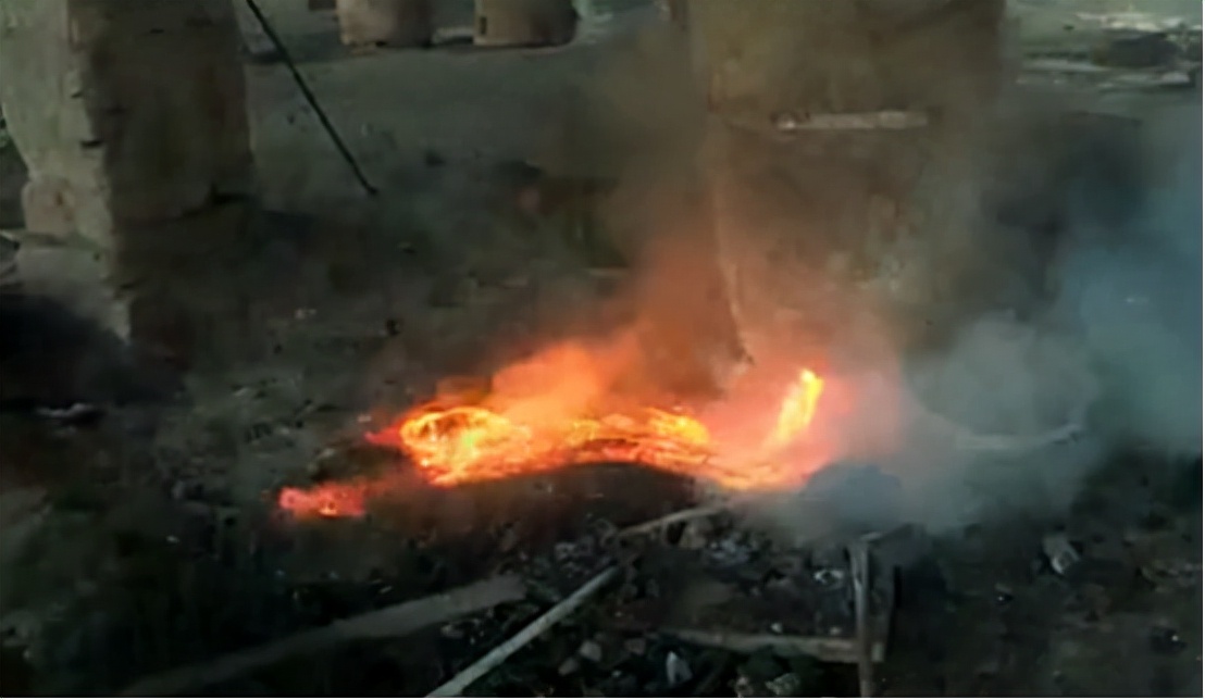 印度穷人下水道里淘金,印度穷人淘金