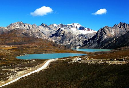 丁真的家乡是甘孜哪里,丁真家乡理塘有多美
