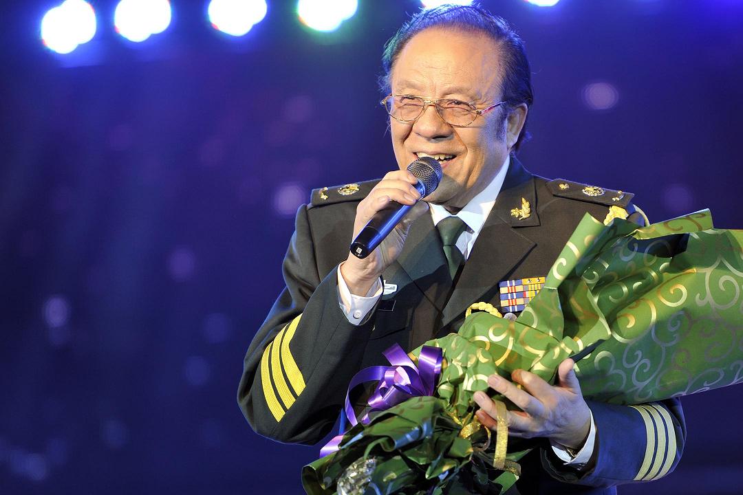 德艺双馨的老艺术家杨洪基,著名歌唱家杨洪基个人简介