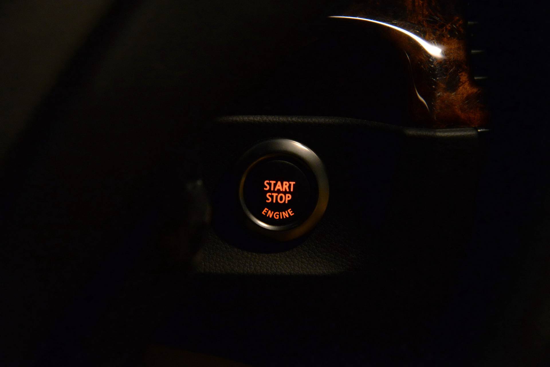 11万出头宝马5系，有电视带冰箱，顺丰小哥难自拔「路试笔记」