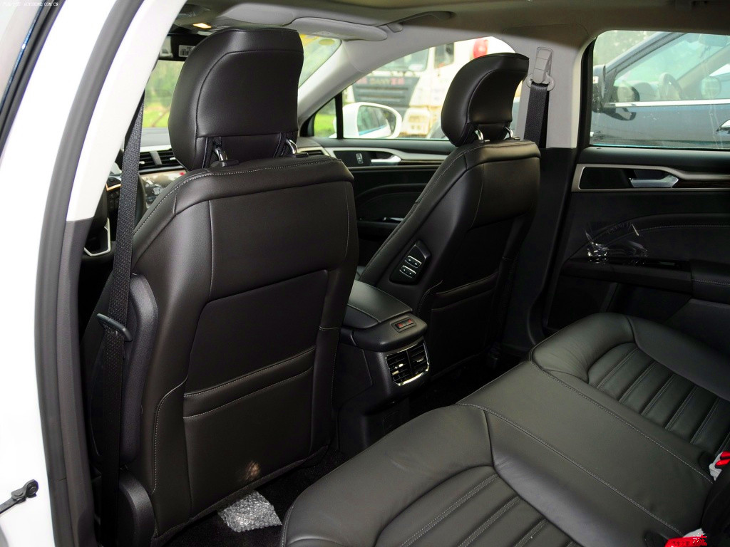 16起亚k41.8二手车值得入手吗,起亚k4vs蒙迪欧