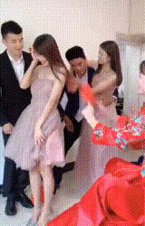 大腿上为什么绑黑带,女孩子大腿上绑黑带啥意思