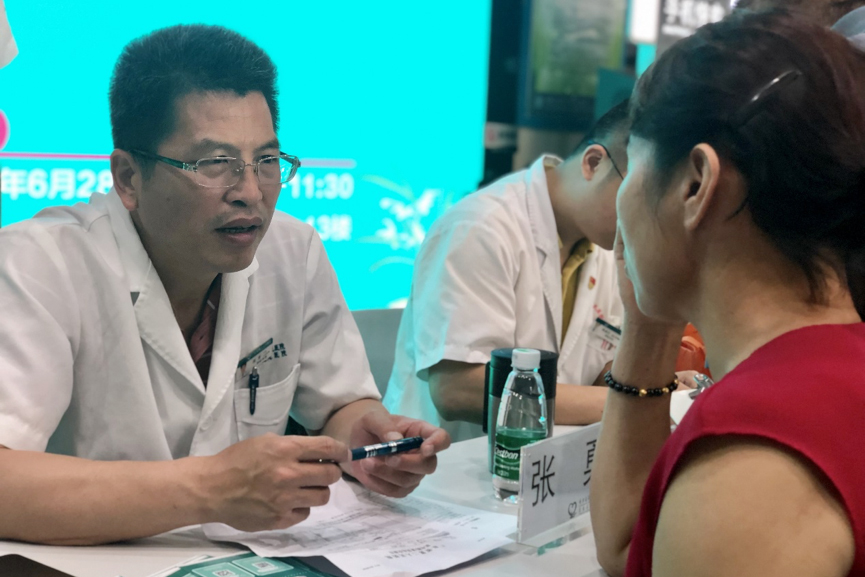 癫痫治疗过程中频繁愣神,癫痫病人一整天愣神