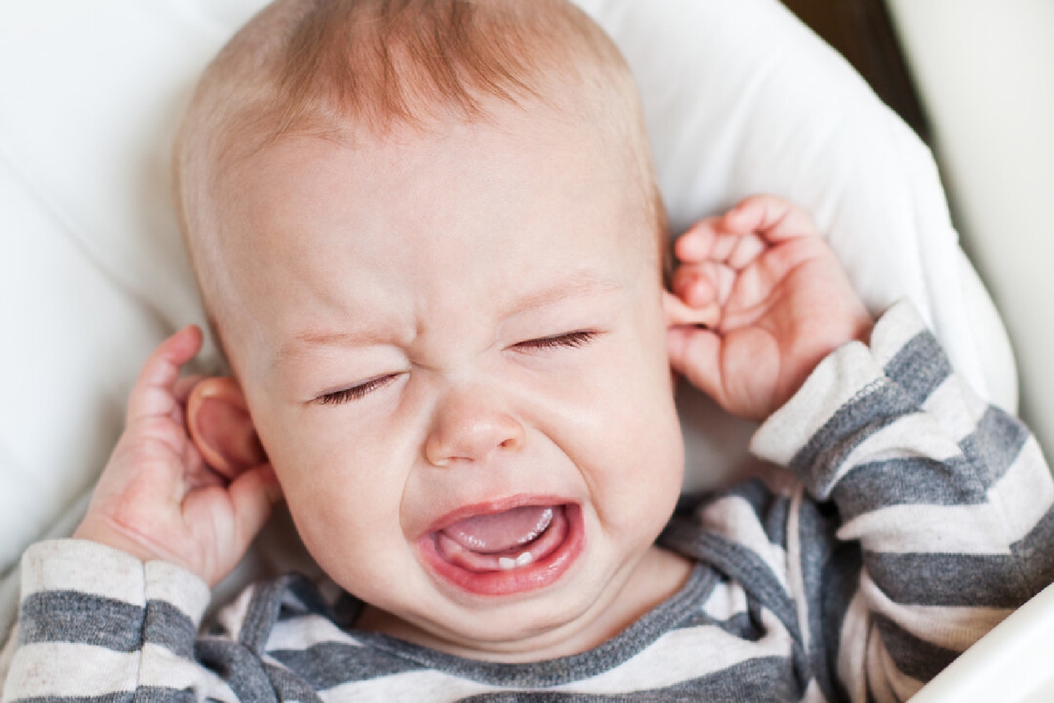 新生儿外出回家正确消毒方法,把新生儿递过来的技巧