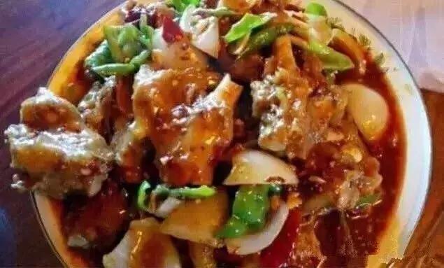 *疆新**也有很多“奇葩”的食物，有的看到反胃，有的念念不忘