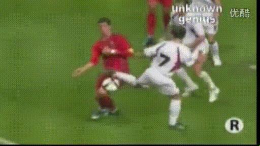 球王假装老人踢足球,内马尔假摔和c罗假摔哪个多