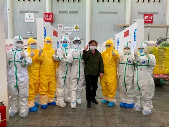 硬核小护姐表白汉警,援鄂医疗队小护姐表白汉警小哥