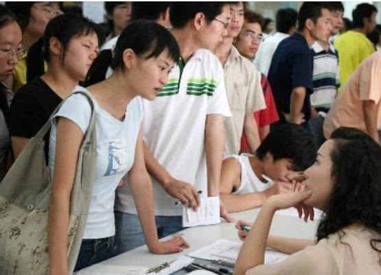 大学宿舍有哪些“内幕”？就在女生宿舍，隐藏很多心机，提前防备